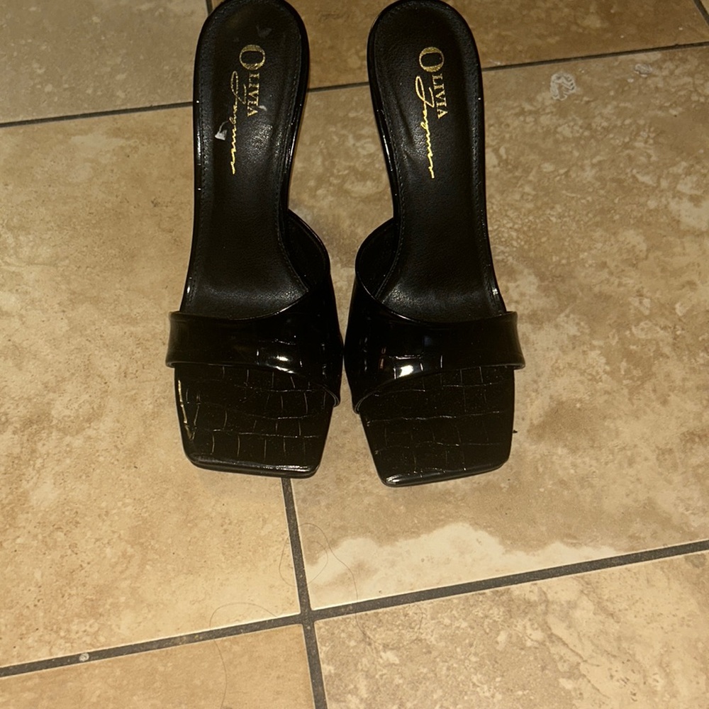 Black 👠 - Picture 1 of 2